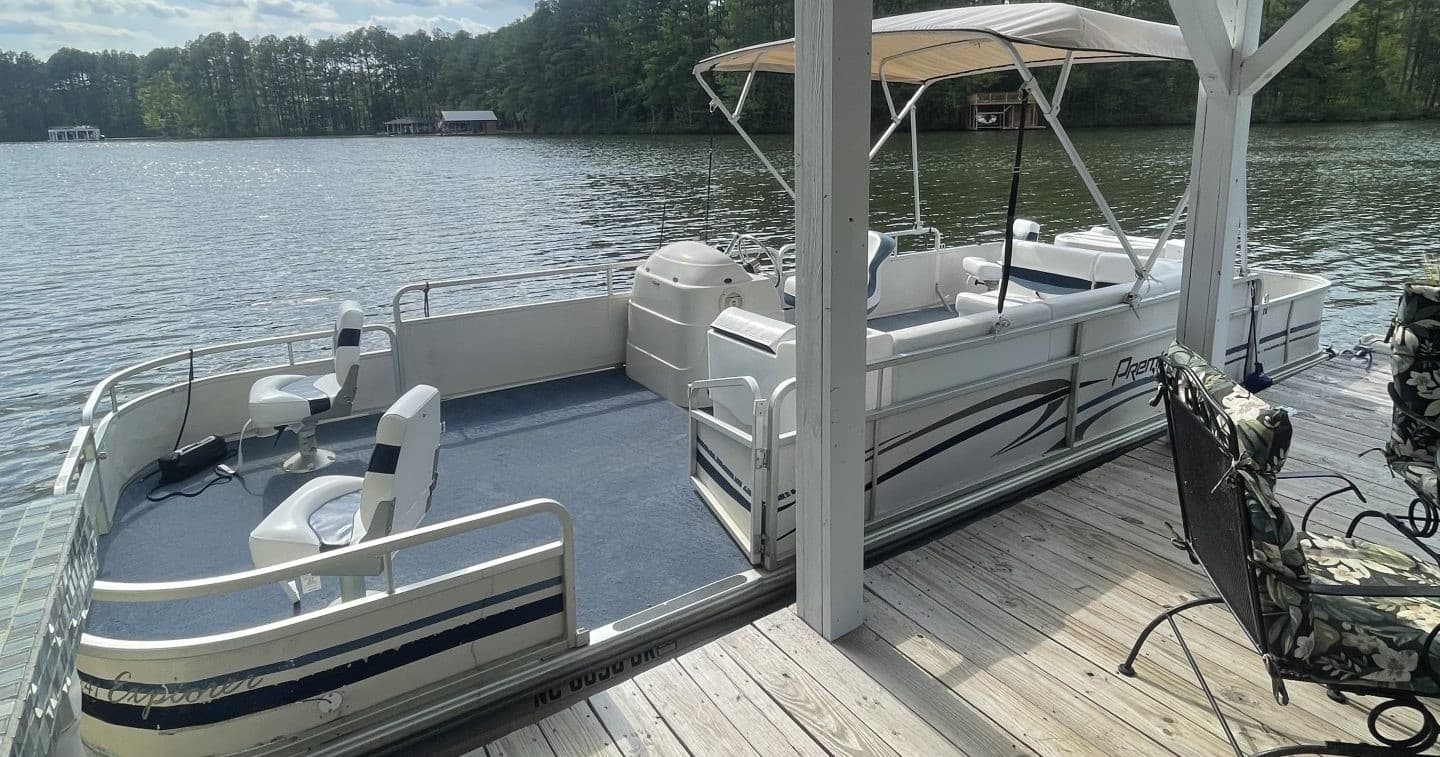 Lake Gaston Pontoon Rental: 24' Explorer Fishing Pontoon for Families & Anglers