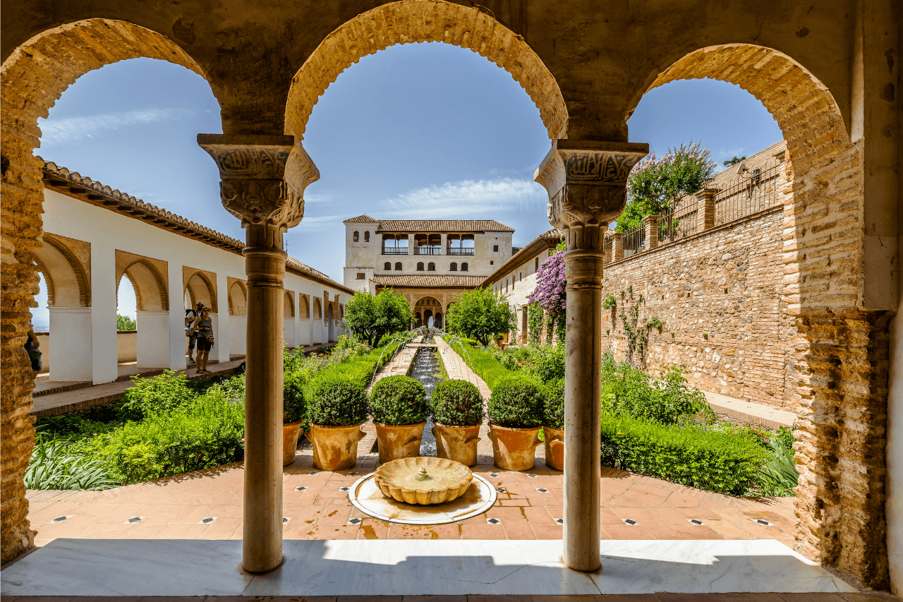 Discover the Alhambra with Granada Turismo y Ocio in Granada