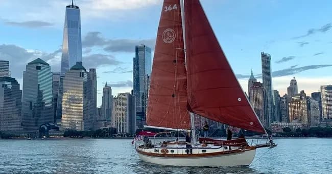 Sail New York Harbor: 4-Hour Daytime Charter to the Statue of Liberty