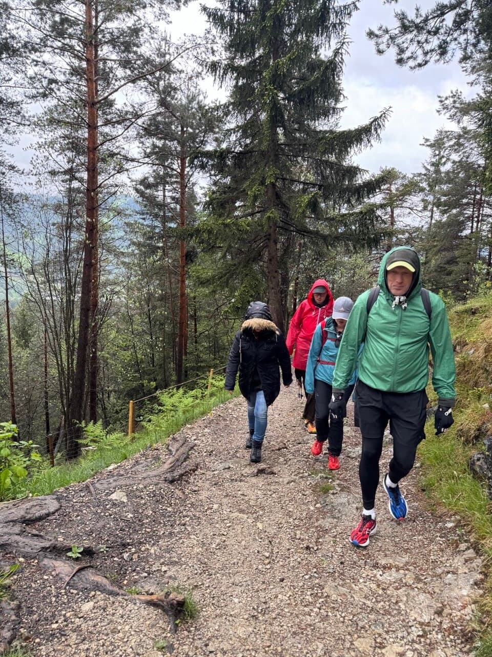 From Munich by Tesla: Hiking in Garmisch — Eibsee, Partnachklamm & Zugspitze Day Trip photo 3