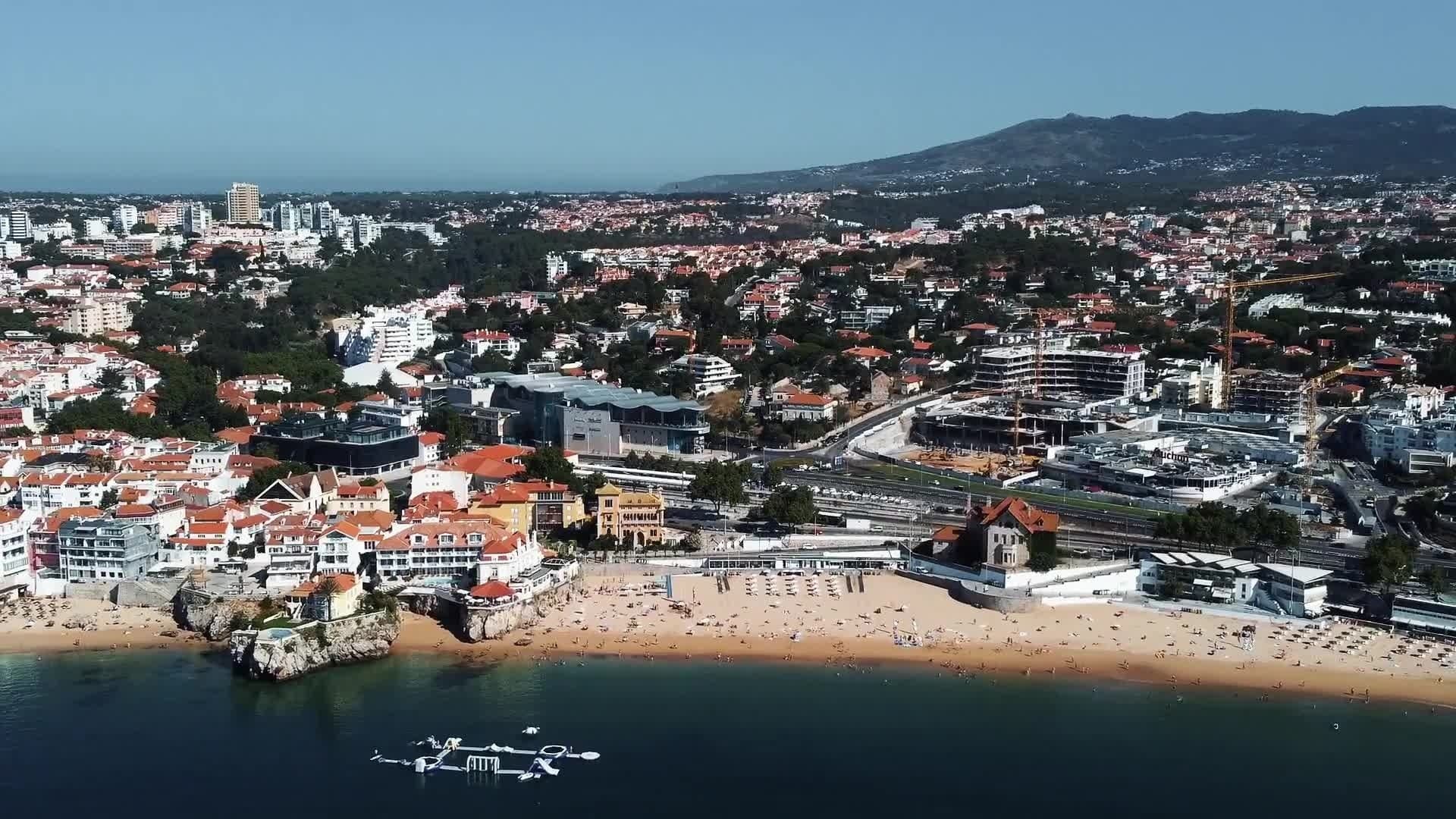 E-Foil Rental in Cascais Bay: Glide Above the Atlantic at Praia da Conceição photo 2