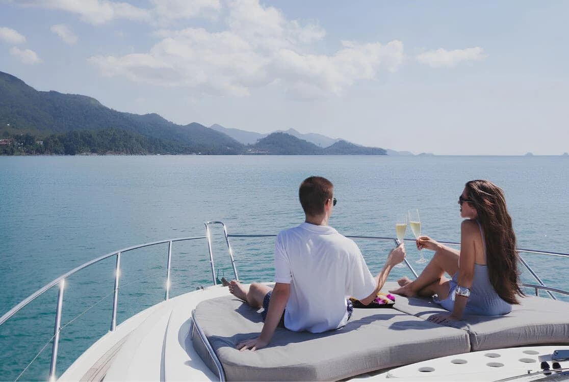 Cruise Miami's Diamante n Rosée: Luxury Yacht Events on Biscayne Bay