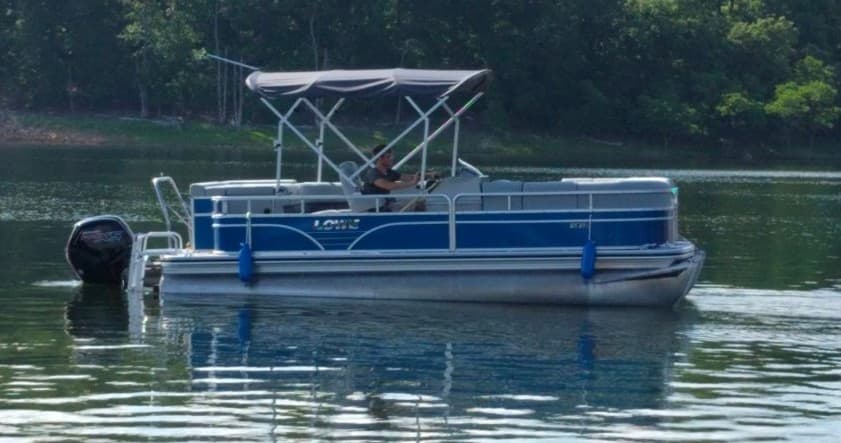 Pontoon Boat Rental at Fout Boat Dock in Gamaliel, AR