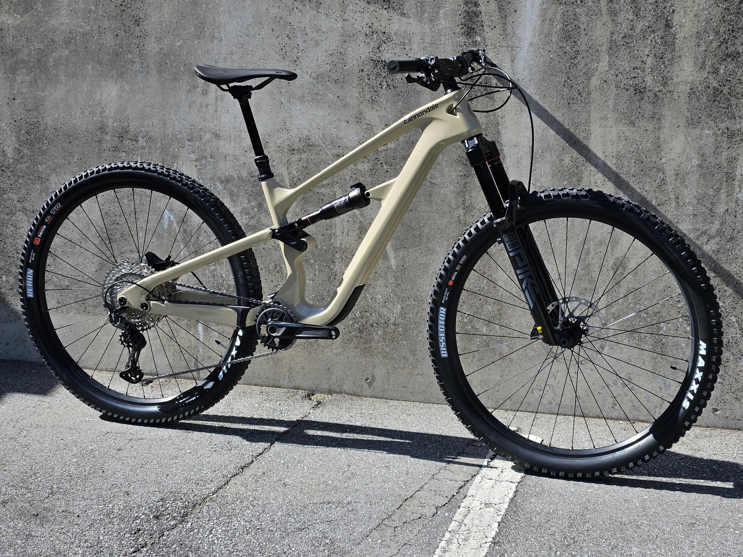 Queenstown XL Carbon Full-Suspension MTB Hire — Ride Longer, Push Faster photo 1