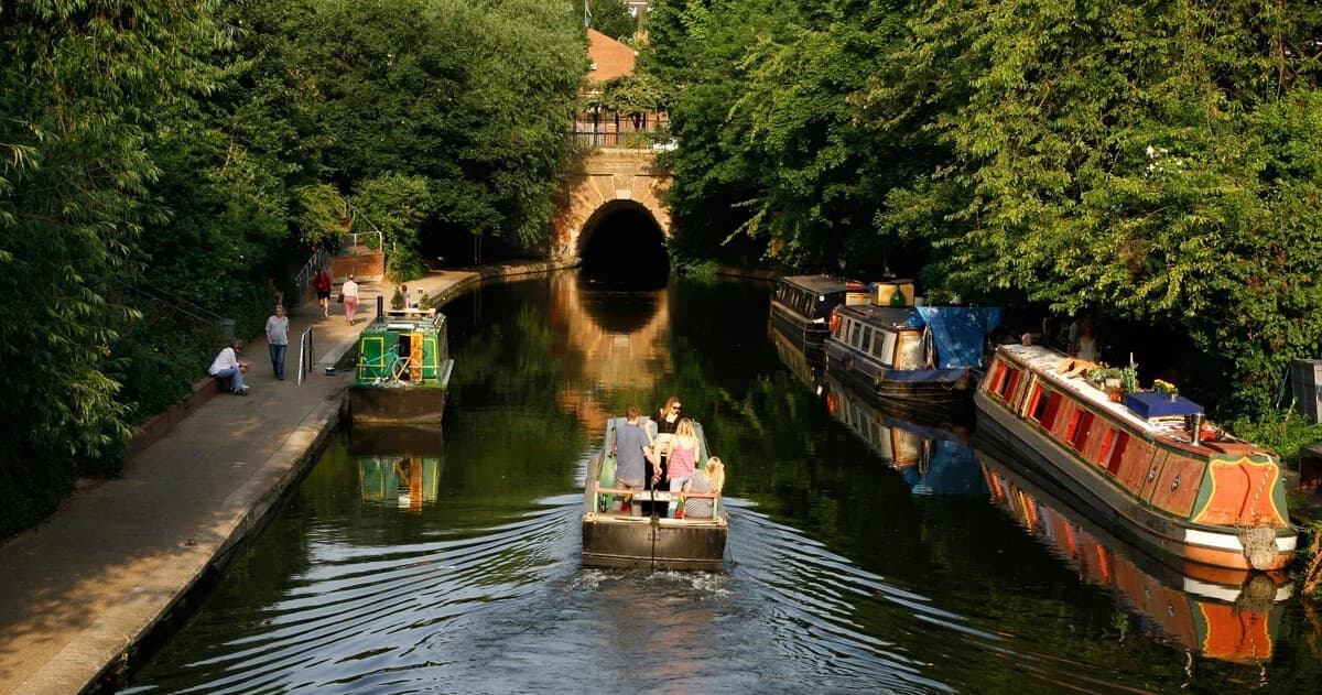 Narrowboat Through Time: Kings Cross to Camden Market on the Regent's Canal