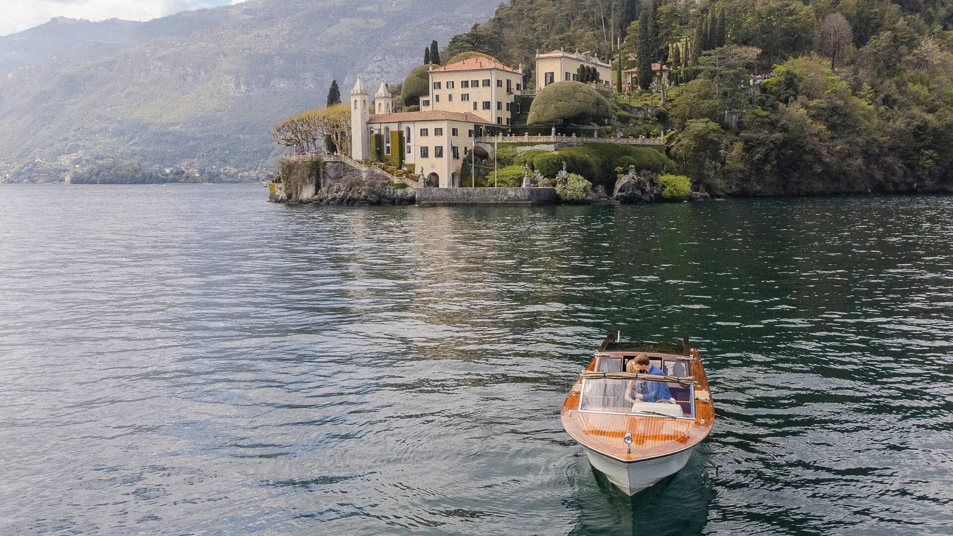 Bellagio & Star Wars Villa: 5-Hour Private Boat Cruise on Lake Como