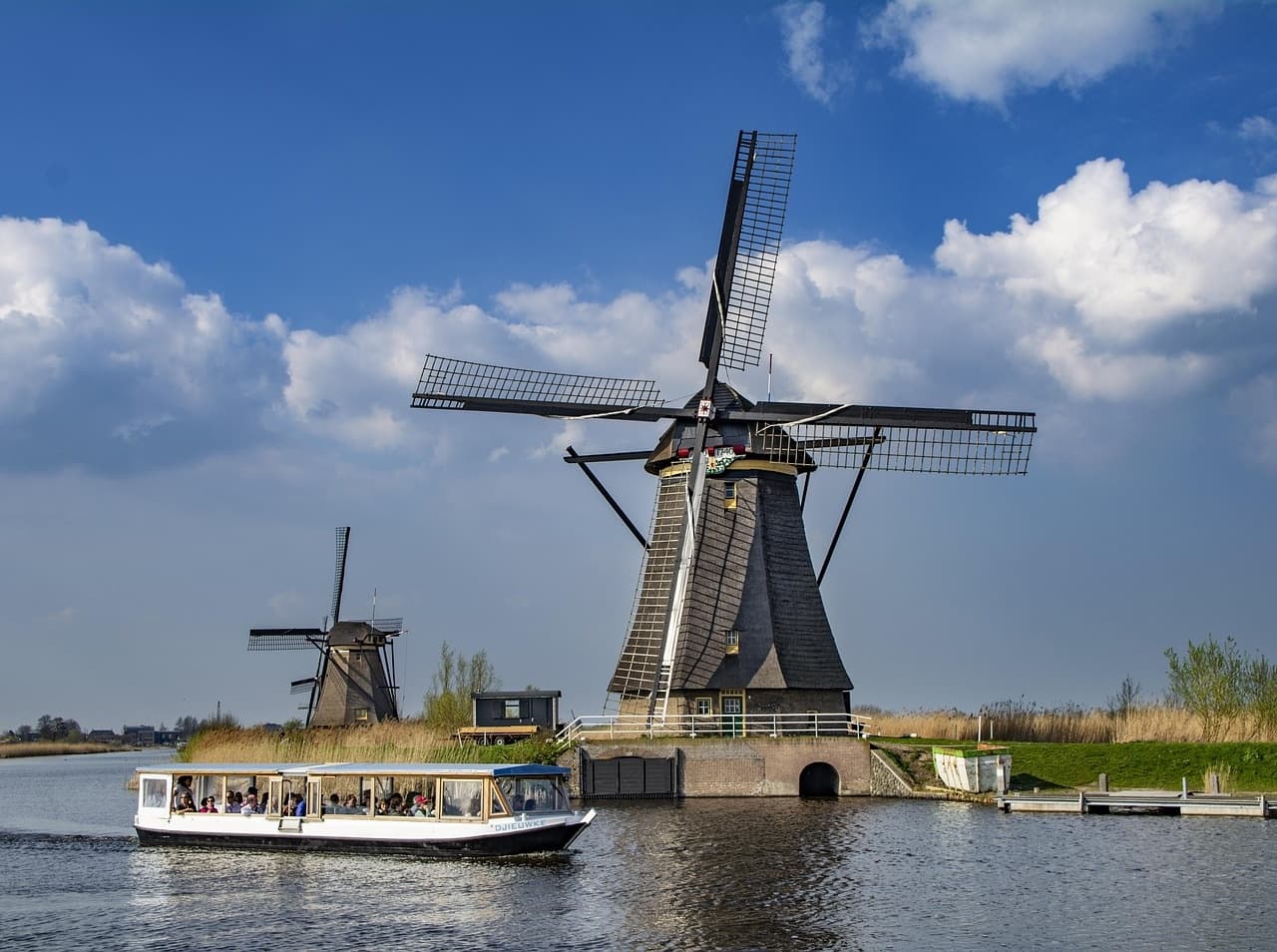 Private Kinderdijk & Gouda Tour — Windmills, Gouda Cheese, and Dutch Waterways photo 3