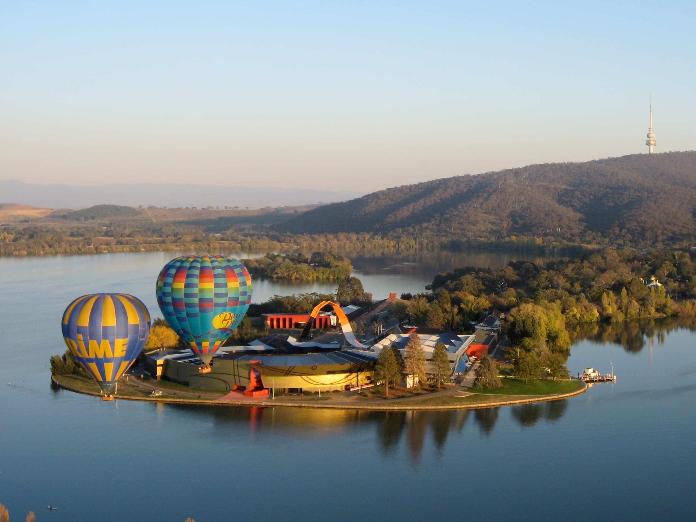 Experience Canberra From Above: Dawn Drifters Hot Air Balloon Flight at Sunrise
