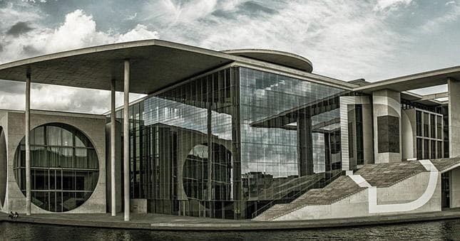 Urban Architecture Tour with Berlin-Tours