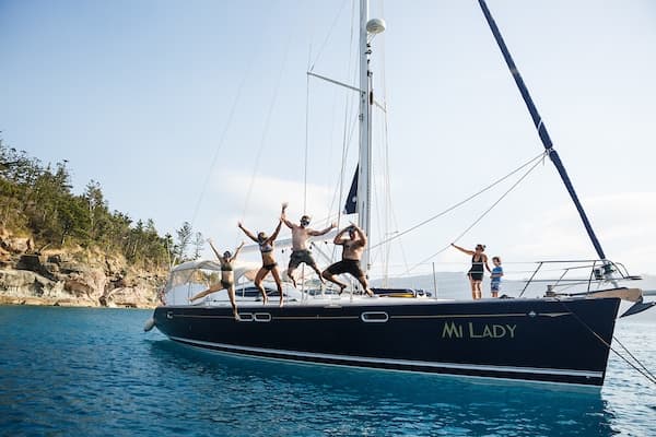 Water-activities: Whitsunday Sailing to South Molle Island