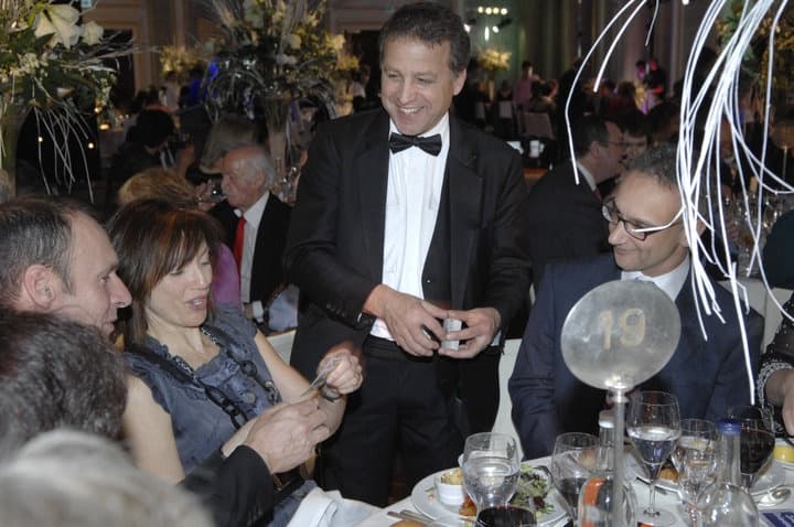 Magician Walkabout: Roaming Close-Up Magic for Toronto Events photo 1