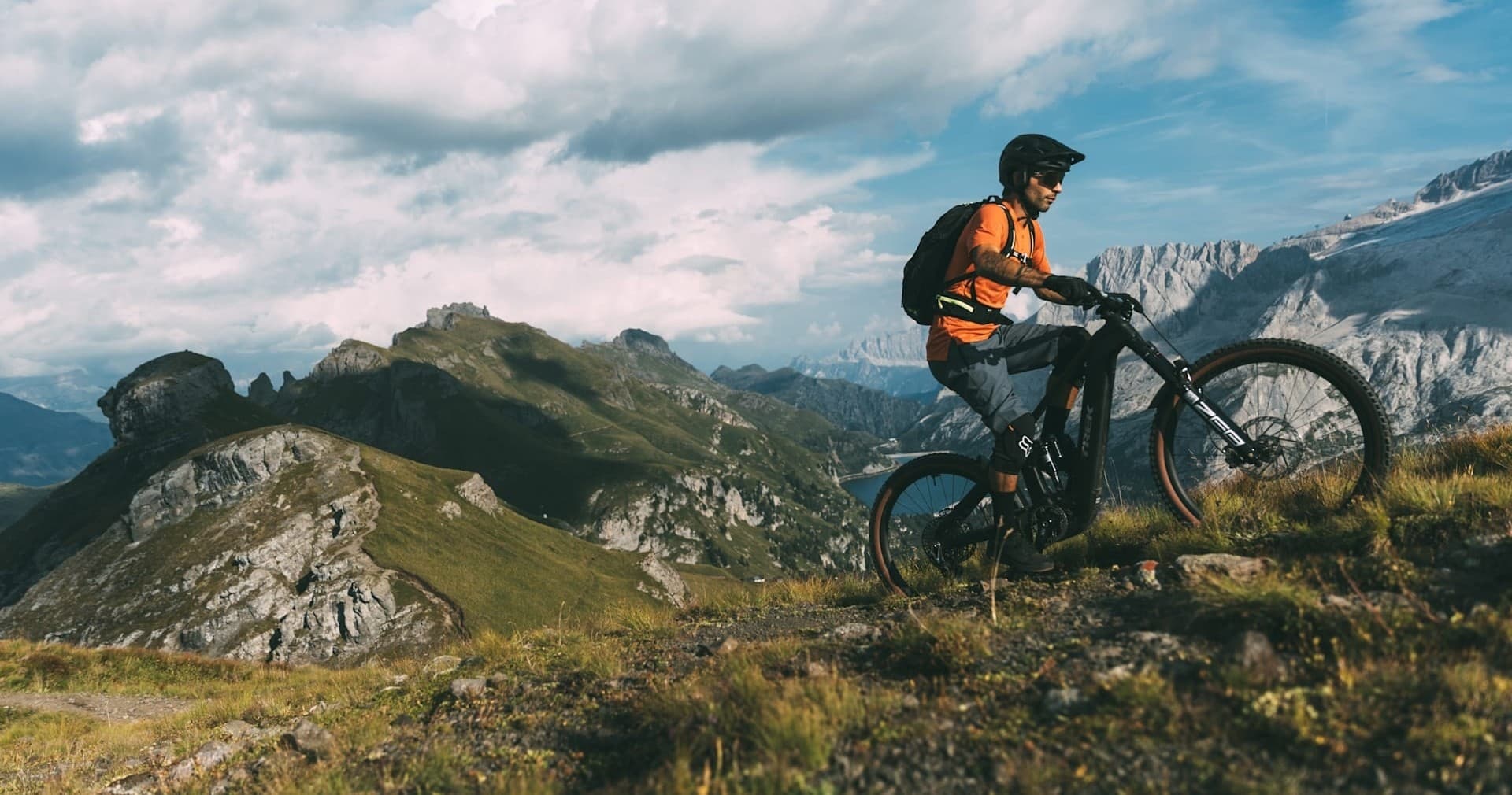 Ride the Hudson Valley: Six Hour E-Bike Rental in Beacon