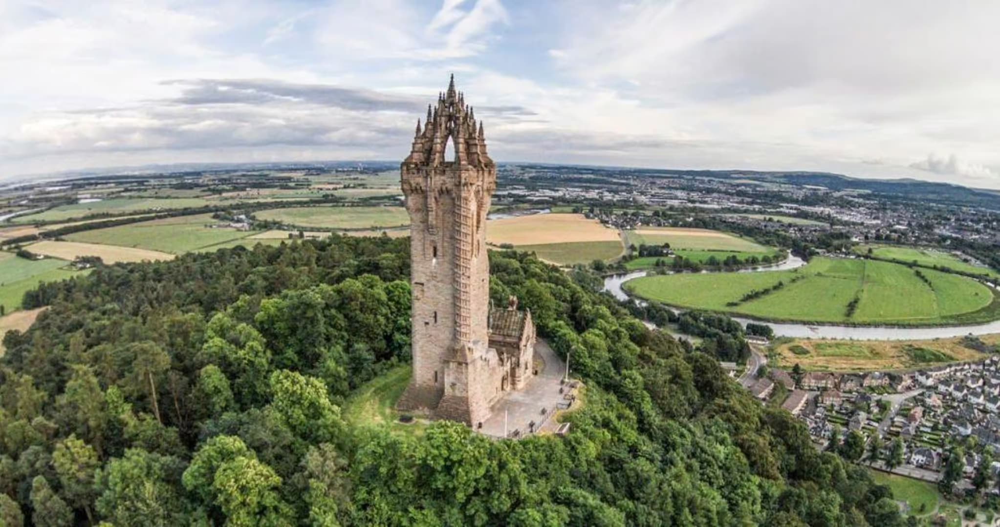 Pedal Through Stirling: Wallace Monument, Stirling Castle & Cambuskenneth Abbey E-Bike Tour