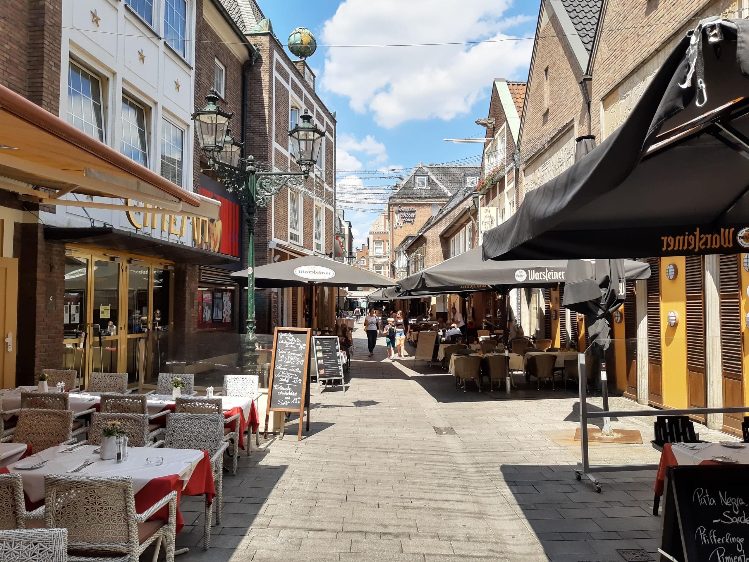 City Food Tours: Discover Düsseldorf's Flingern with Adventure World Tours