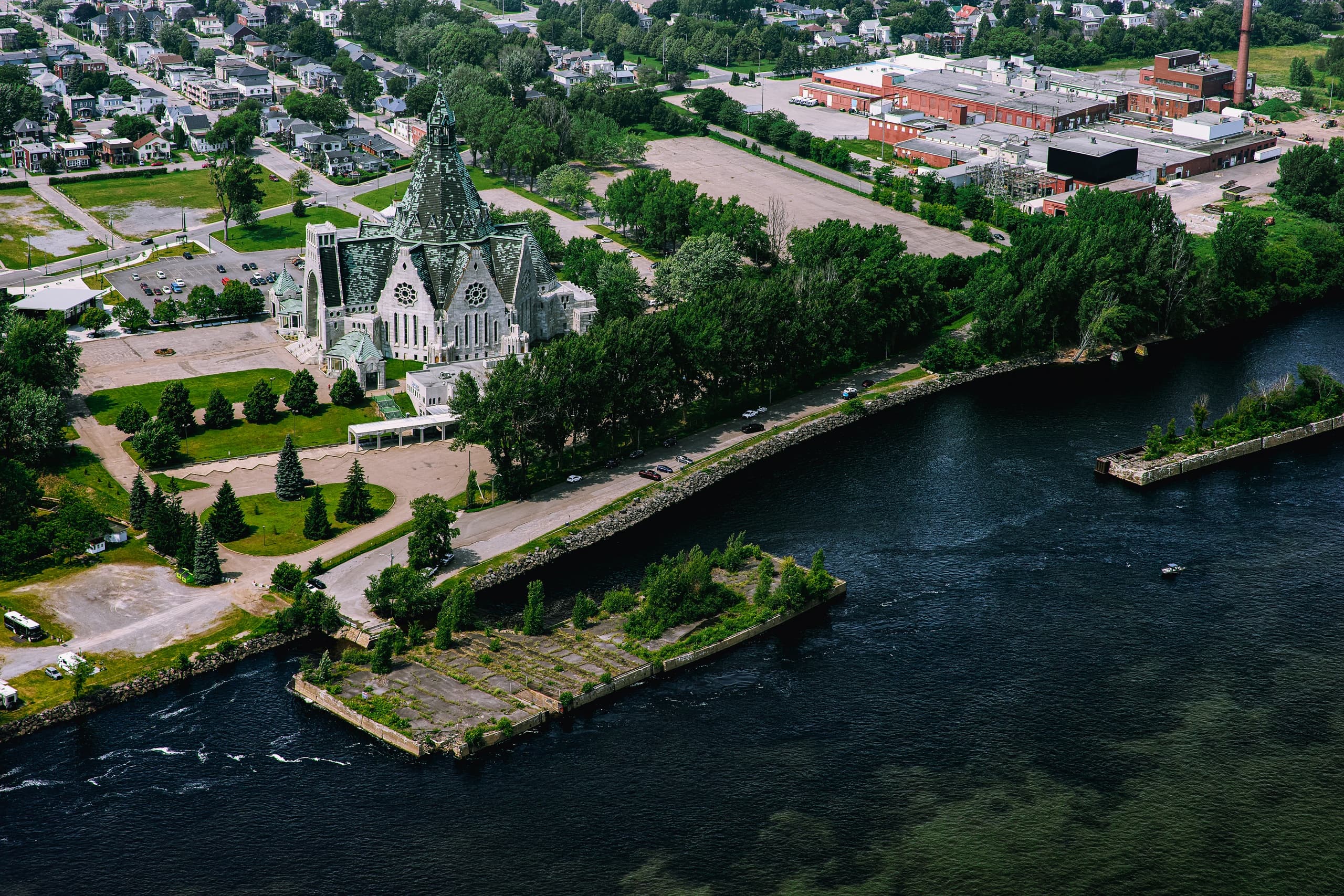 Trois-Rivières Helicopter Tour: 15-Minute Intro Flight Over the St. Lawrence
