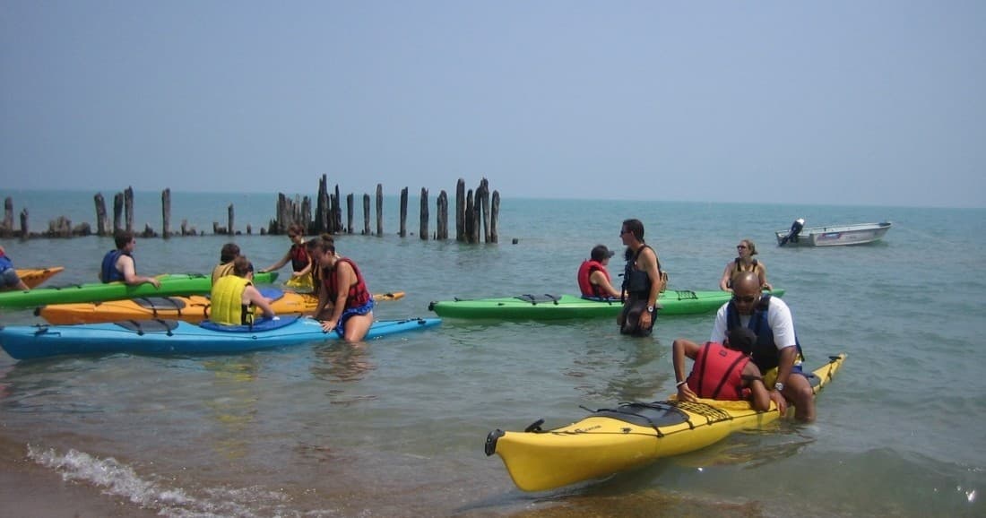 Sea Kayaking at Montrose Harbor - 4-Hour Lake Michigan Intro