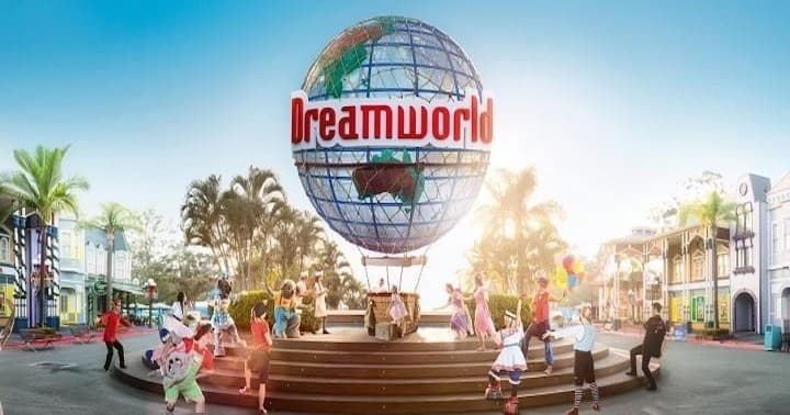 Land Adventures with BOS Tours Queensland: Private Theme Park Transfers