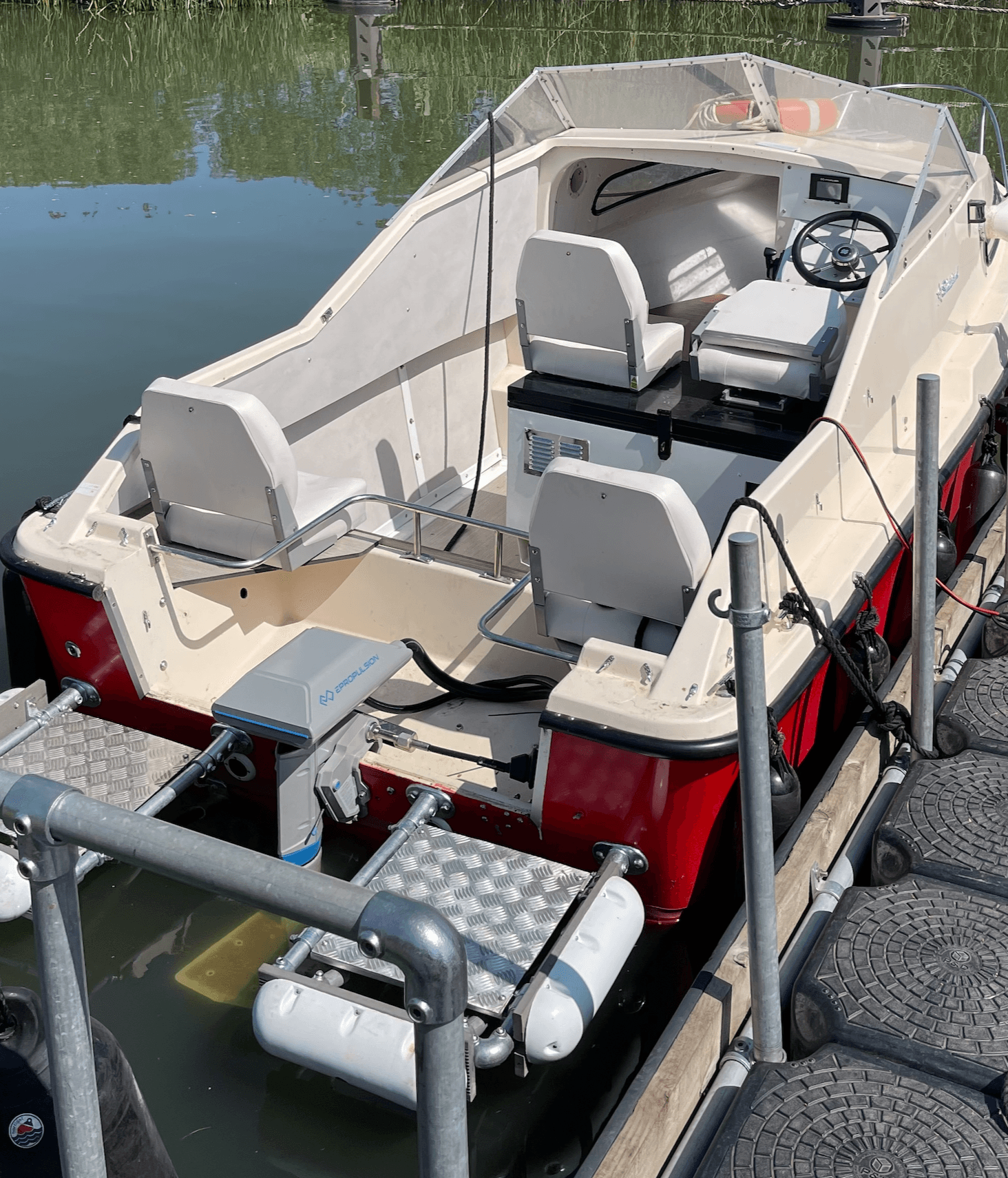 Electric Cruiser River Rentals with Cotswold Boat Hire
