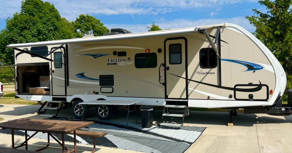Coachmen Freedom Liberty Camper Rental in Twin Lake, MI