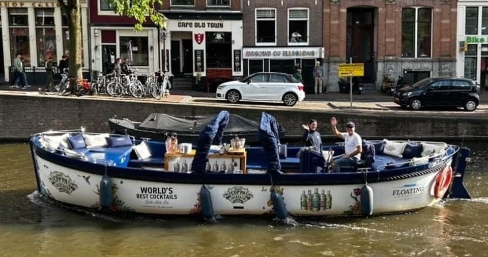 Experience Amsterdam in Style: Luxury VIP Boat Tour with Unlimited Drinks