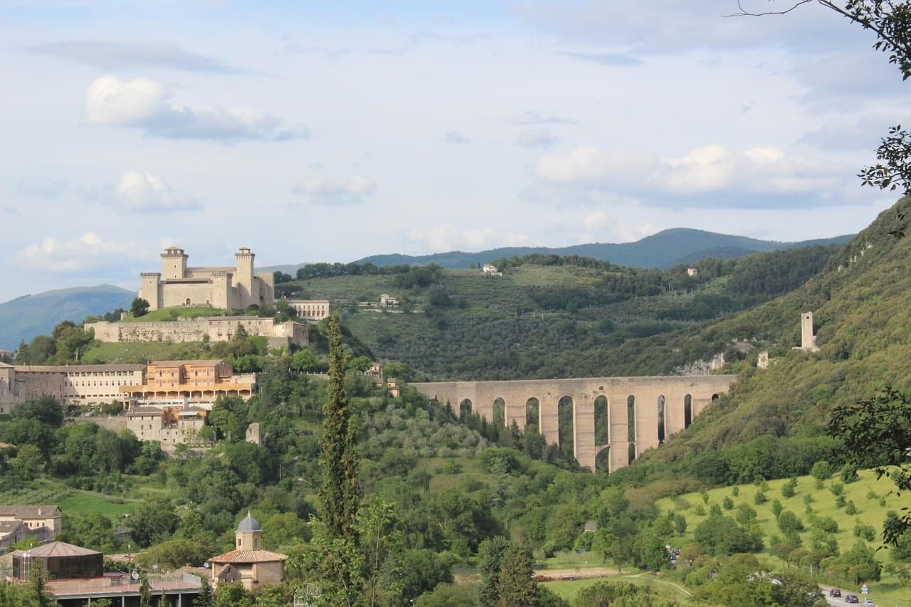 Cultural & Historic Tour of Spoleto with Stone, Silence & Splendor