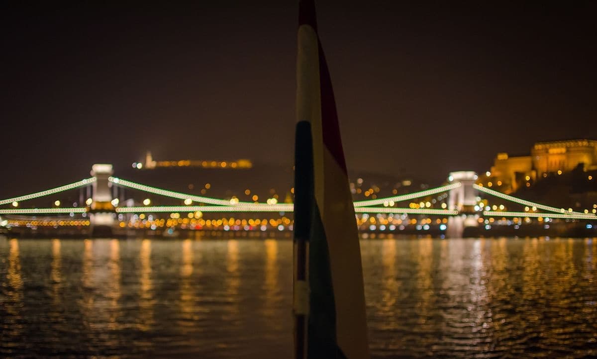 Budapest: 1-Hour Highlights Cruise with Welcome Drink