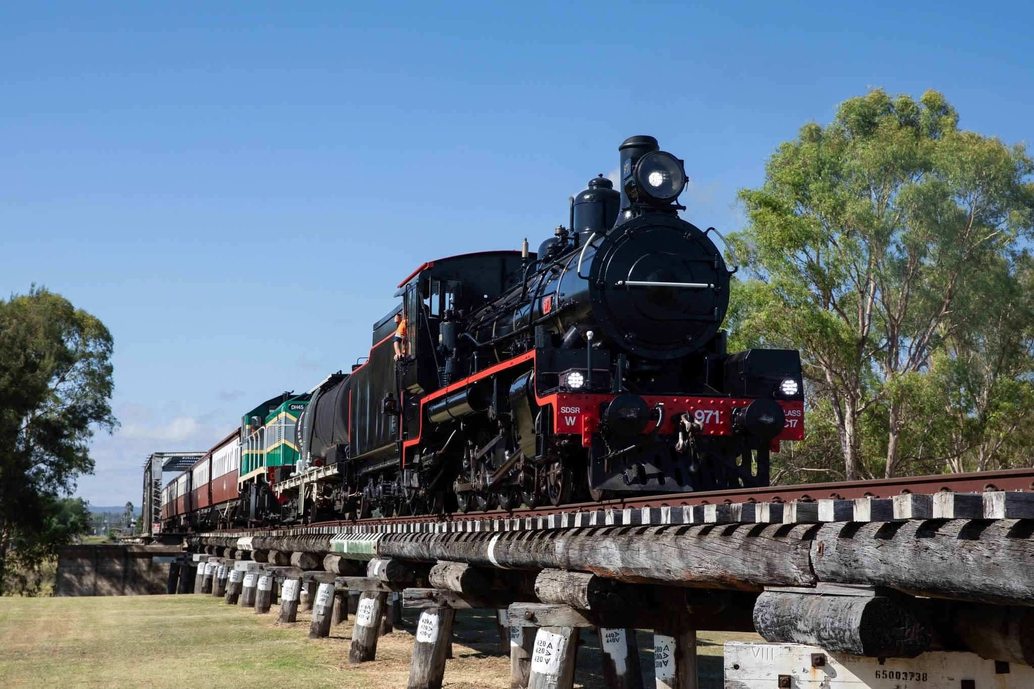 Warwick to Stanthorpe Heritage Train: Granite Belt Rail Journey