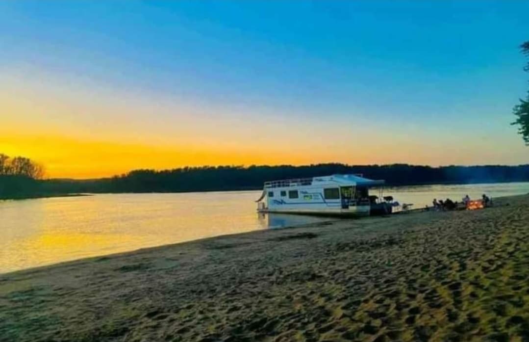 Water Activities with Nauti Marina: Houseboat Experiences