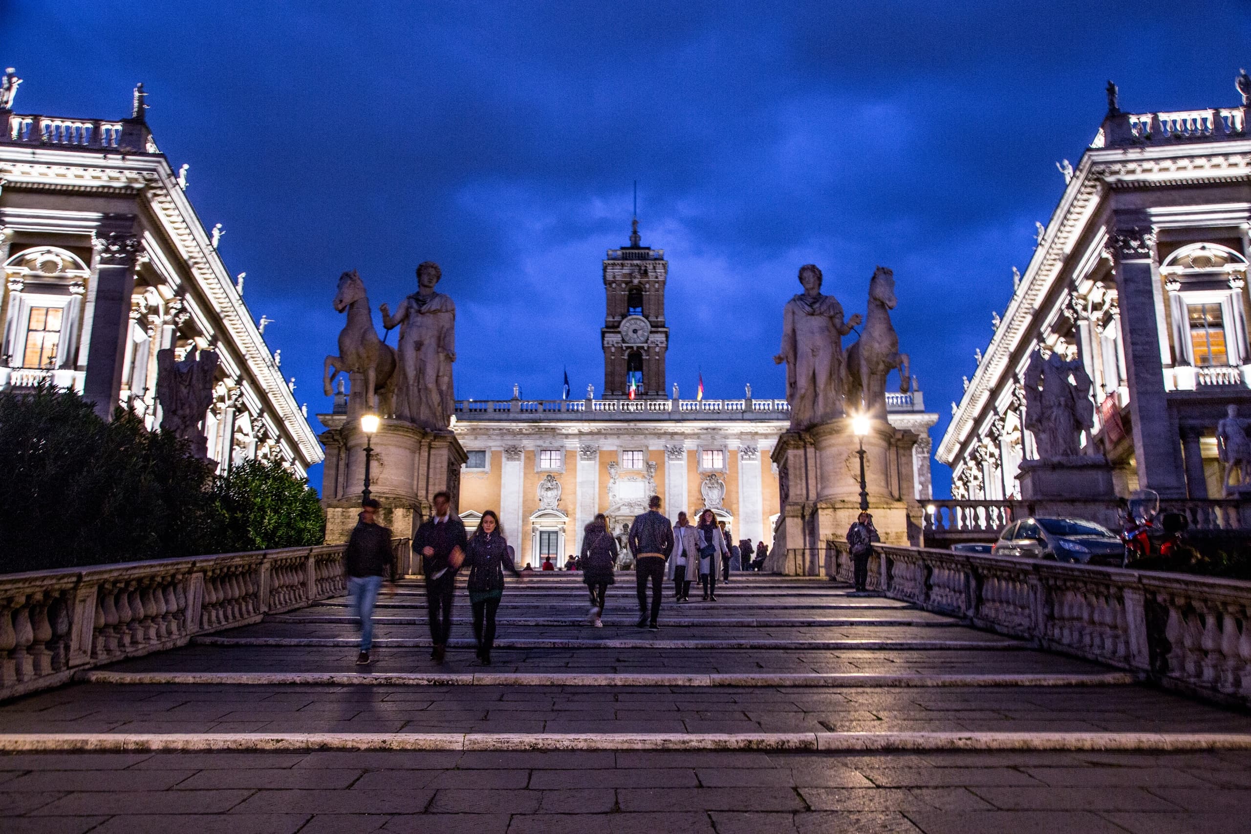 Nighttime Walkthrough of Rome by Roman Vacations