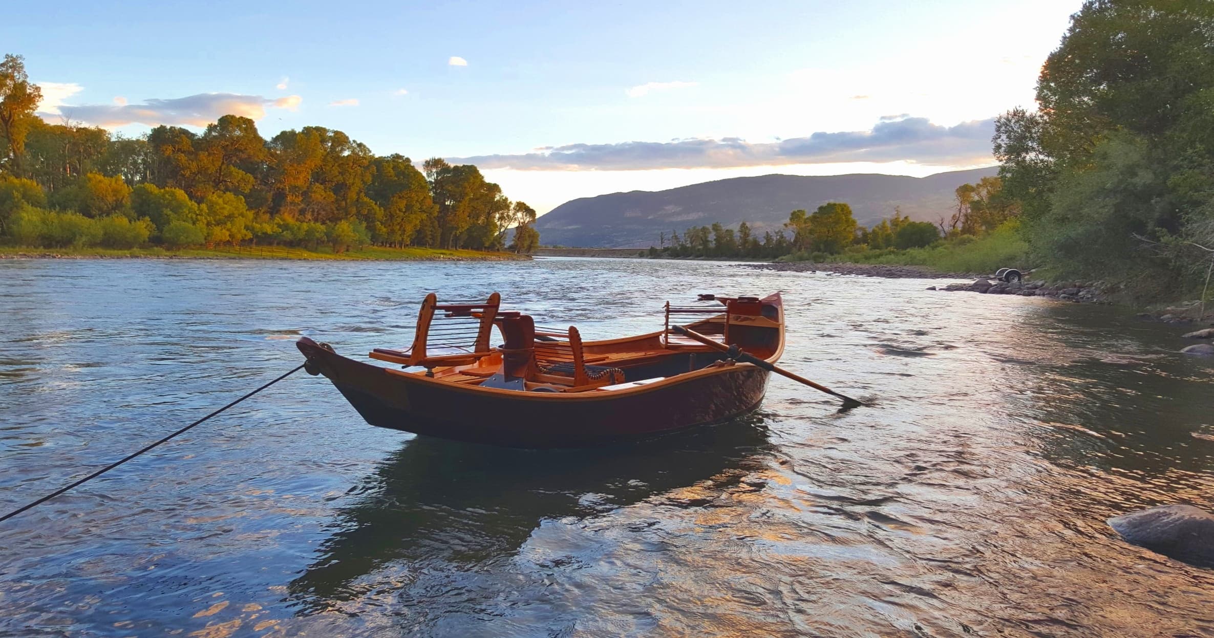 Luxury Scenic Float on the Yellowstone River — Paradise Valley Two-Hour Cruise