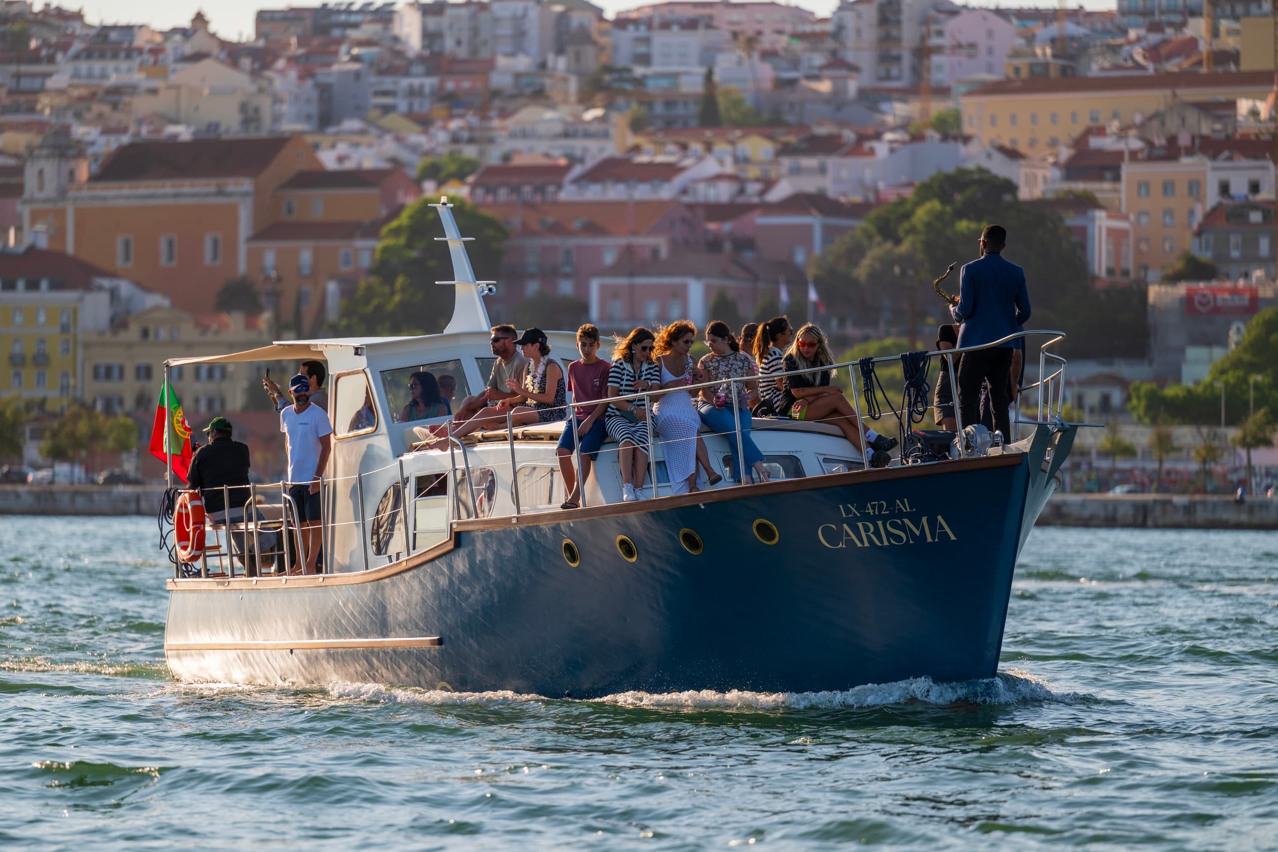 3h Classic Yacht Sailing with Marlin Tours in Lisbon