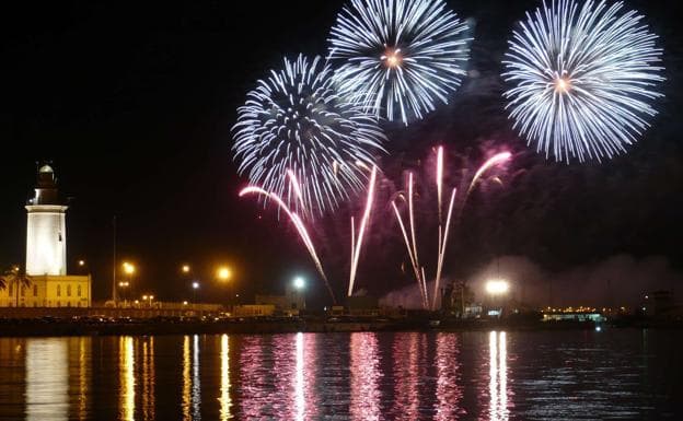 Water Activities: Fuegos Artificiales in Málaga’s Festive Nights