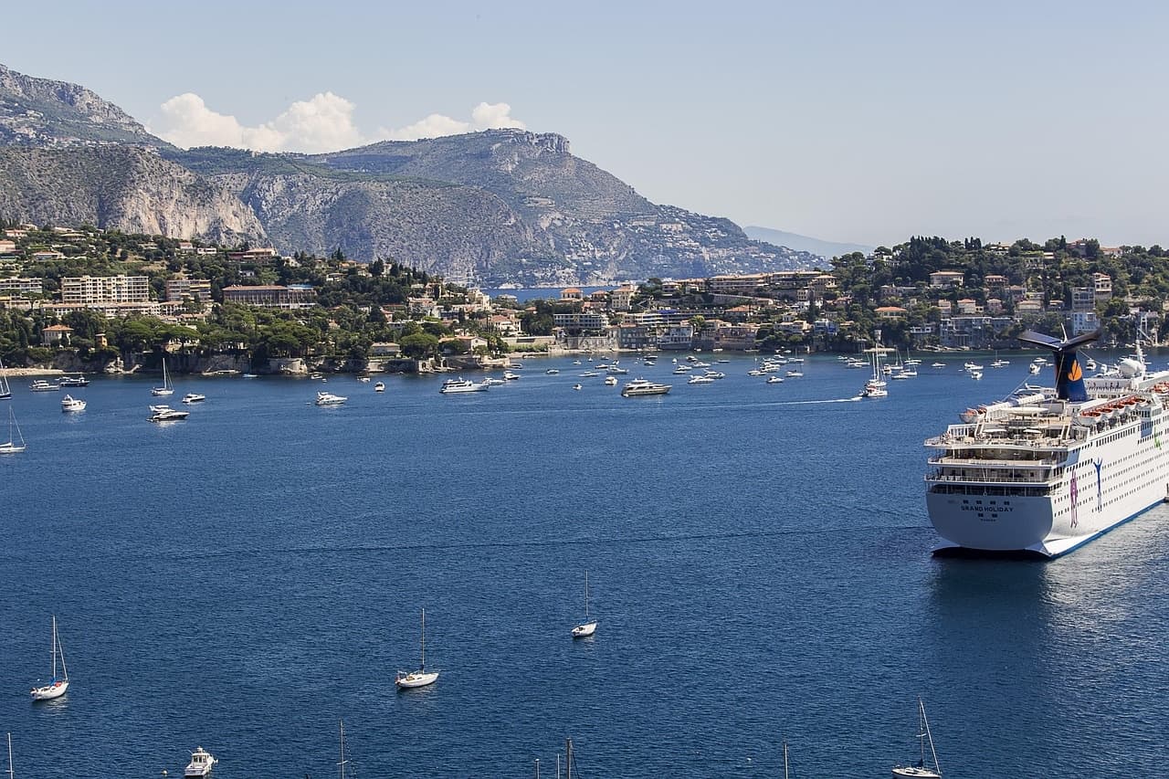From Villefranche to Monaco: 7-Hour Riviera Excursion to Eze and Nice