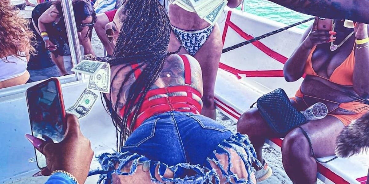 Miami All-Inclusive Yacht Party: Sunset Cruises, DJs & Open Bar on Biscayne Bay photo 4