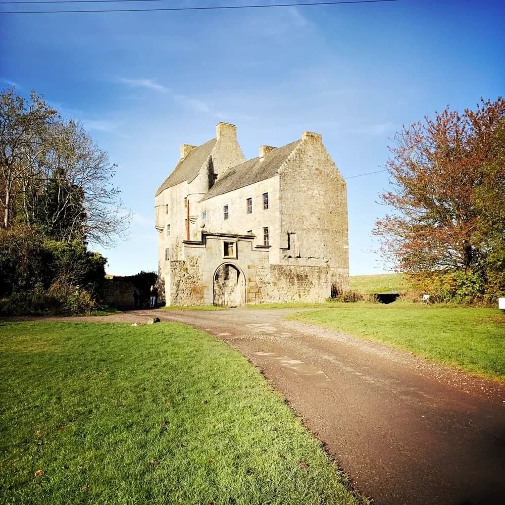 Historical Castle Tours & Filming Sites in Edinburgh Scotland