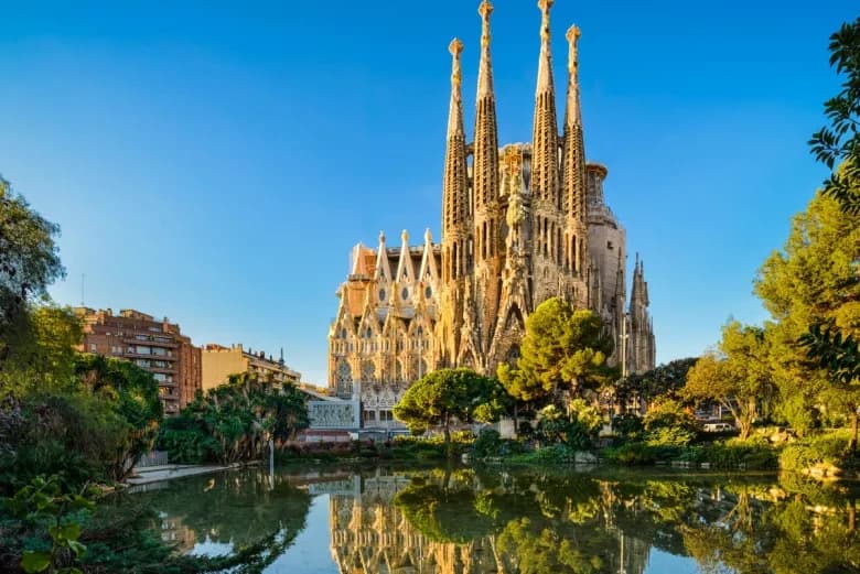 Unique Guided Tour of Sagrada Familia by Willy SEO SL in Barcelona