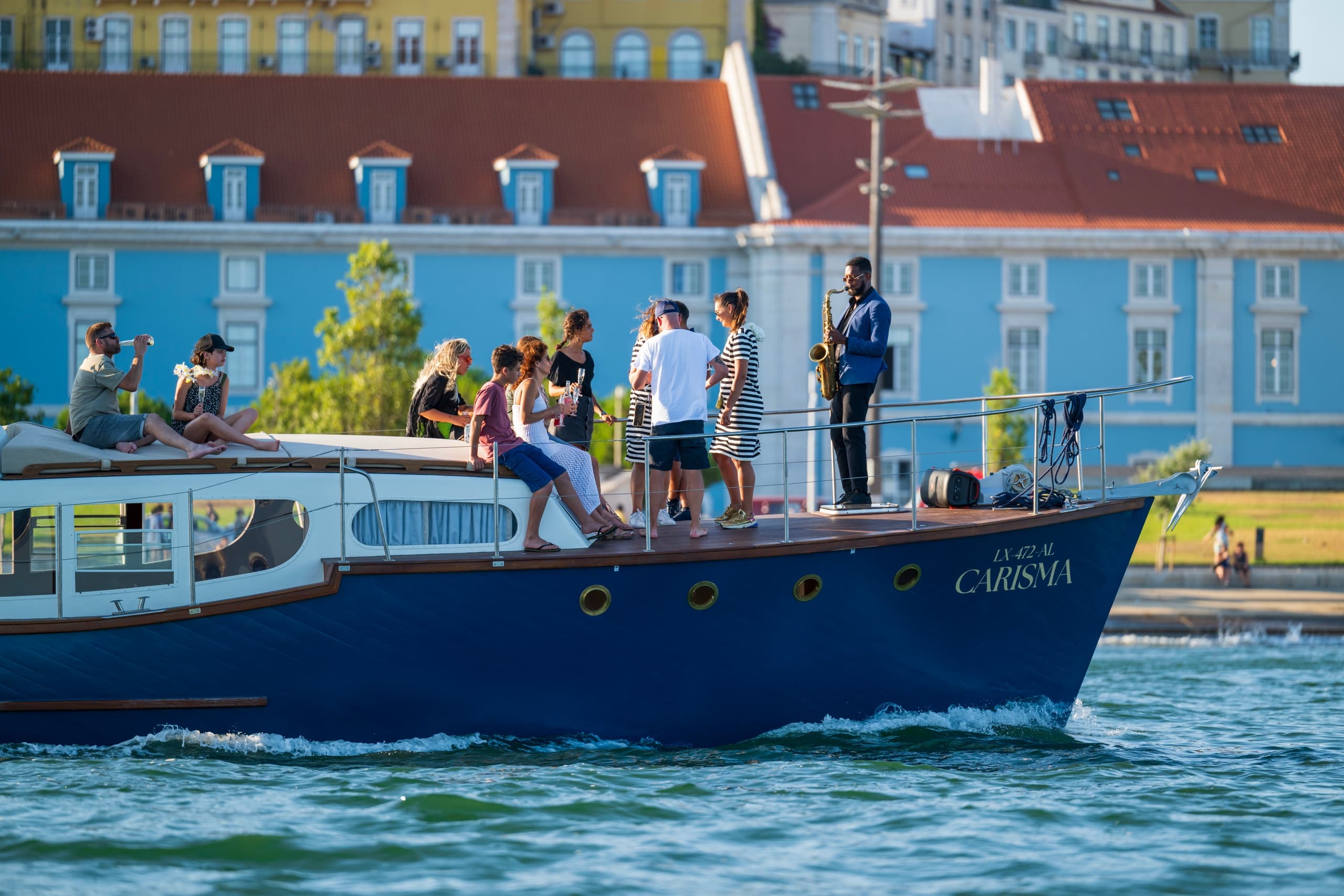 4h Classic Yacht Sailing with Marlin Tours in Lisbon