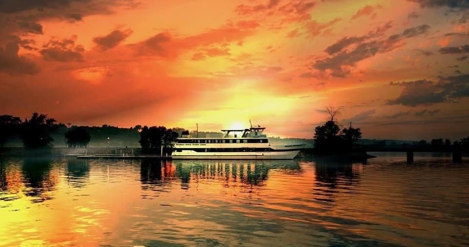 St. Croix River Cruises: Hudson's Top Dinner & Sightseeing Trips