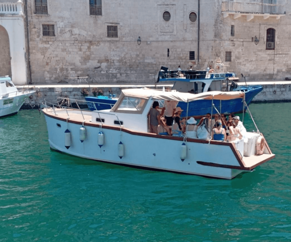 Private Gozzo Coastal Tour: Grottos, Cliffs & Swim Stops Between Monopoli and Polignano