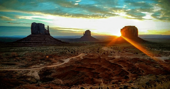 Wildlife & Landscape Photography with Phillips' Photography Tours in Monument Valley