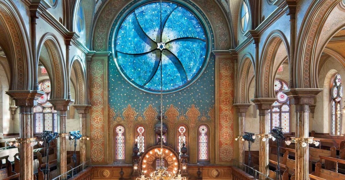 Exploring the Historic Synagogues of New York’s Lower East Side: A Walking Tour Experience