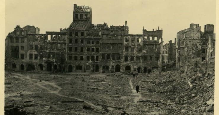 Historical Walking Tour in Warsaw with AB Poland Travel