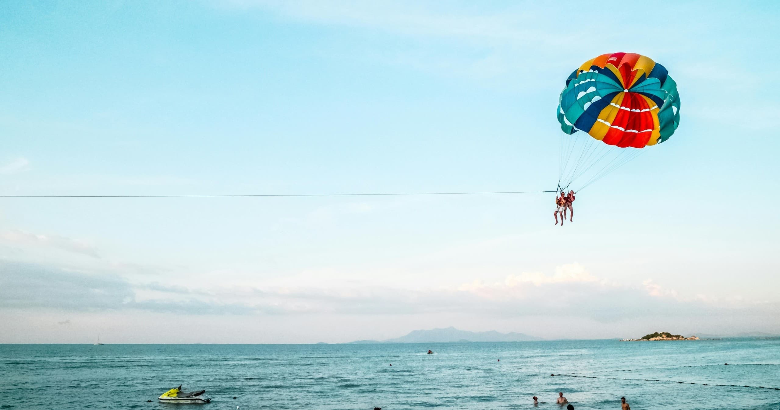 Parasailing Over West End: Aerial Views of Roatán’s Reef