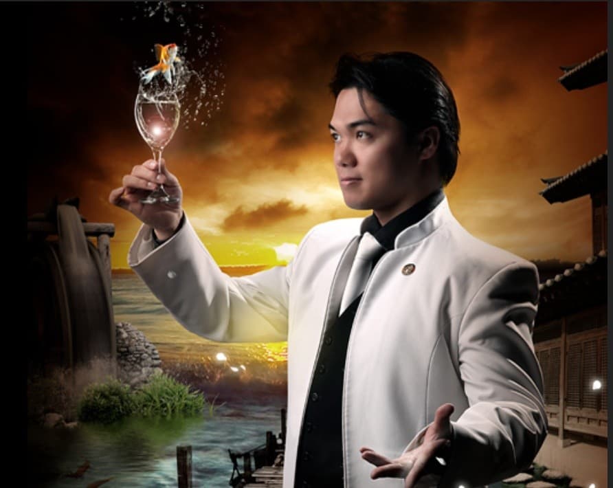 Shoot Ogawa Up Close After Dark: Intimate Victorian Magic at Hilton Waikiki photo 2