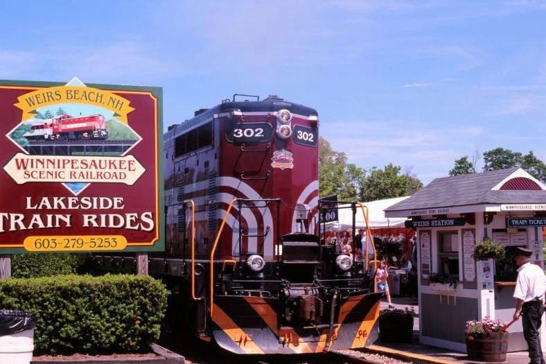Experience the Winnipesaukee Scenic Railroad: First-Class Train Rides Around New Hampshire’s Lakes Region