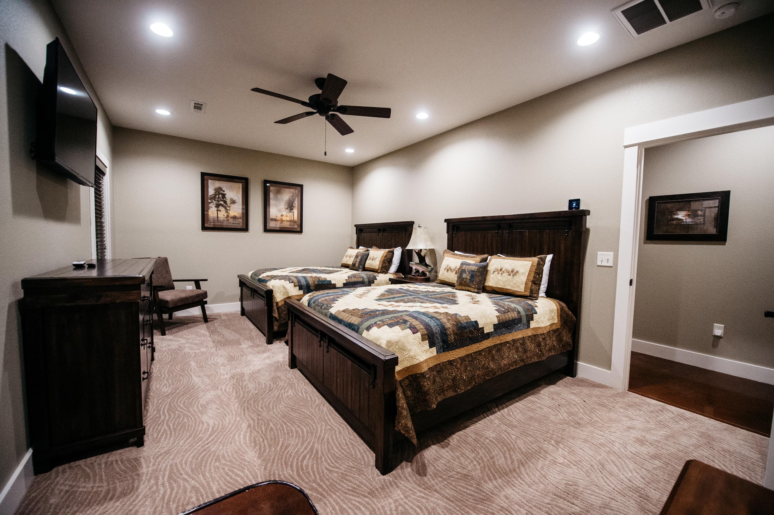 Stay in Comfort at Lodge Suite 5 in Cotter, Arkansas