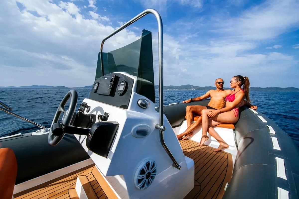 Alquiler barco RIB 21 pies en Barcelona 