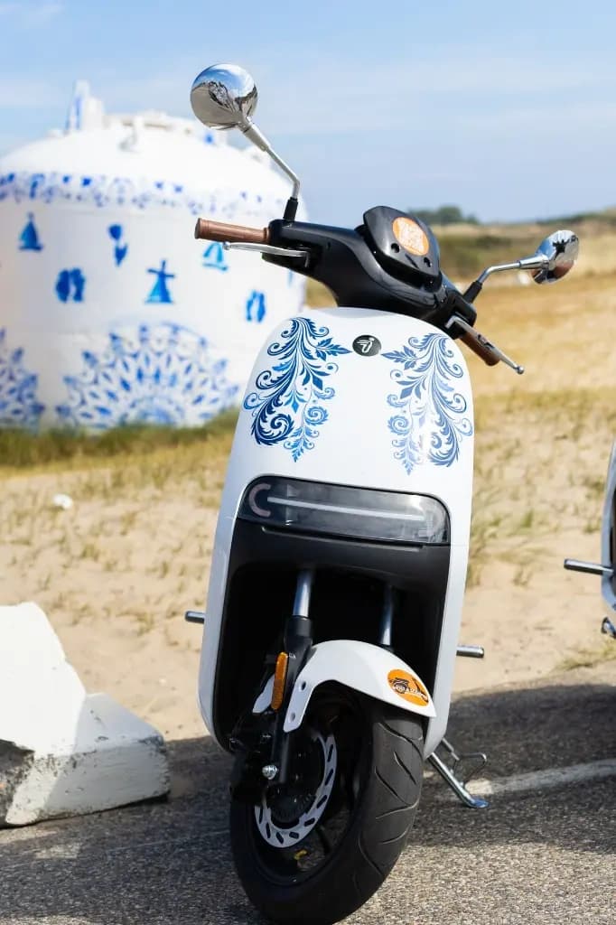 Scooter Rentals in Bollenstreek with Rent a Scooter Bollenstreek!