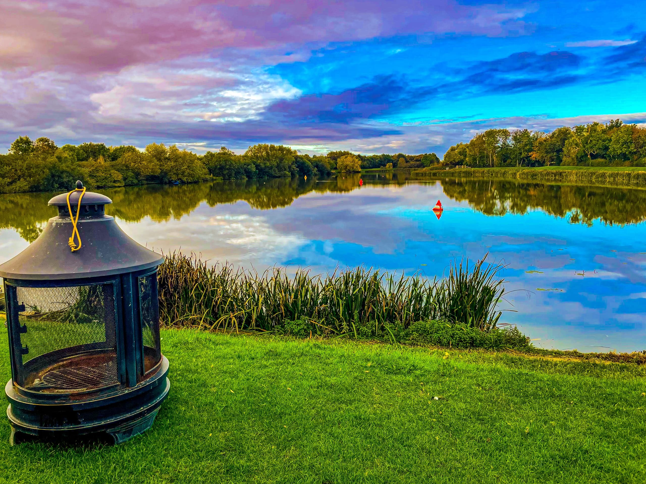 Christmas Paddle on a Scenic Lake near Melton Mowbray photo 2
