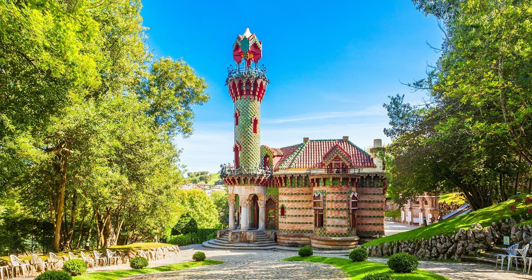 Private Comillas Tour: Gaudí's Capricho and Modernist Palaces